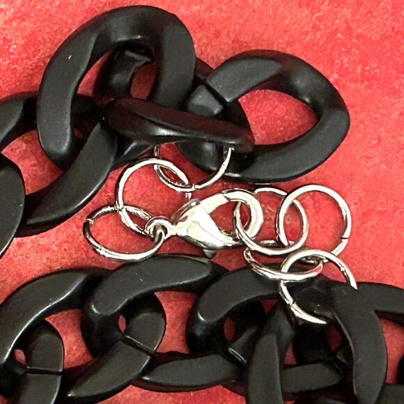 Huge Lucite Acrylic Clear Candy Red Heart Black Chain Resin Nec… - Picture 5 of 16